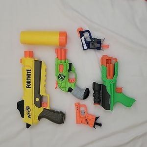 Bundle Nerf and Dart Blaster pistols with 20 foam bullets